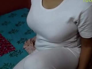 indian woman showing chubby special to will battle-cry tell who's who for lover