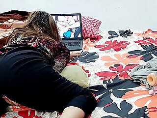 INDIAN COLLEGE GIRL HAS AN Apogee WHILE WATCHING HER OWN DESI PORN MOVIE ON LAPTOP