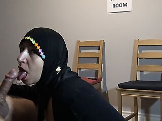 Hijab unshaded caught me masturbating in hospital vacillate room - SHE GAVE ME A BLOWJOB