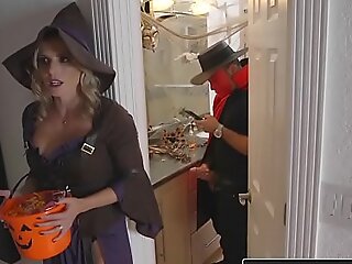 Realitykings - mommys round out have sexual intercourse teenies - halloweeny