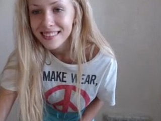 Hot blonde dancing on webcam / What'_s her name?