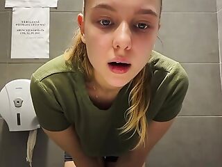 Extreme squirt. Big ass sit on the cam