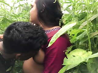 Devar and Bhabhi secretly go down the jungle and have sex, the fun is different