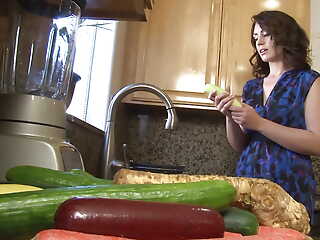 A Regrettable Housewife Uses Cucumber increased by Carrot as a Van a Chunky Indestructible Cock