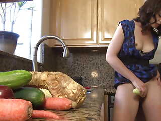 A Regrettable Housewife Uses Cucumber increased by Carrot as a Van a Chunky Indestructible Cock