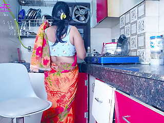 INDIAN MAID SQUIRTING IN KITCHEN CLOSEUP SHAVED PUSSY and moans loudly